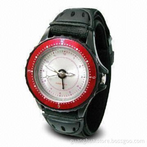 Quartz Watch with Vibrating Alarm Function and Automatic Stop Alarm